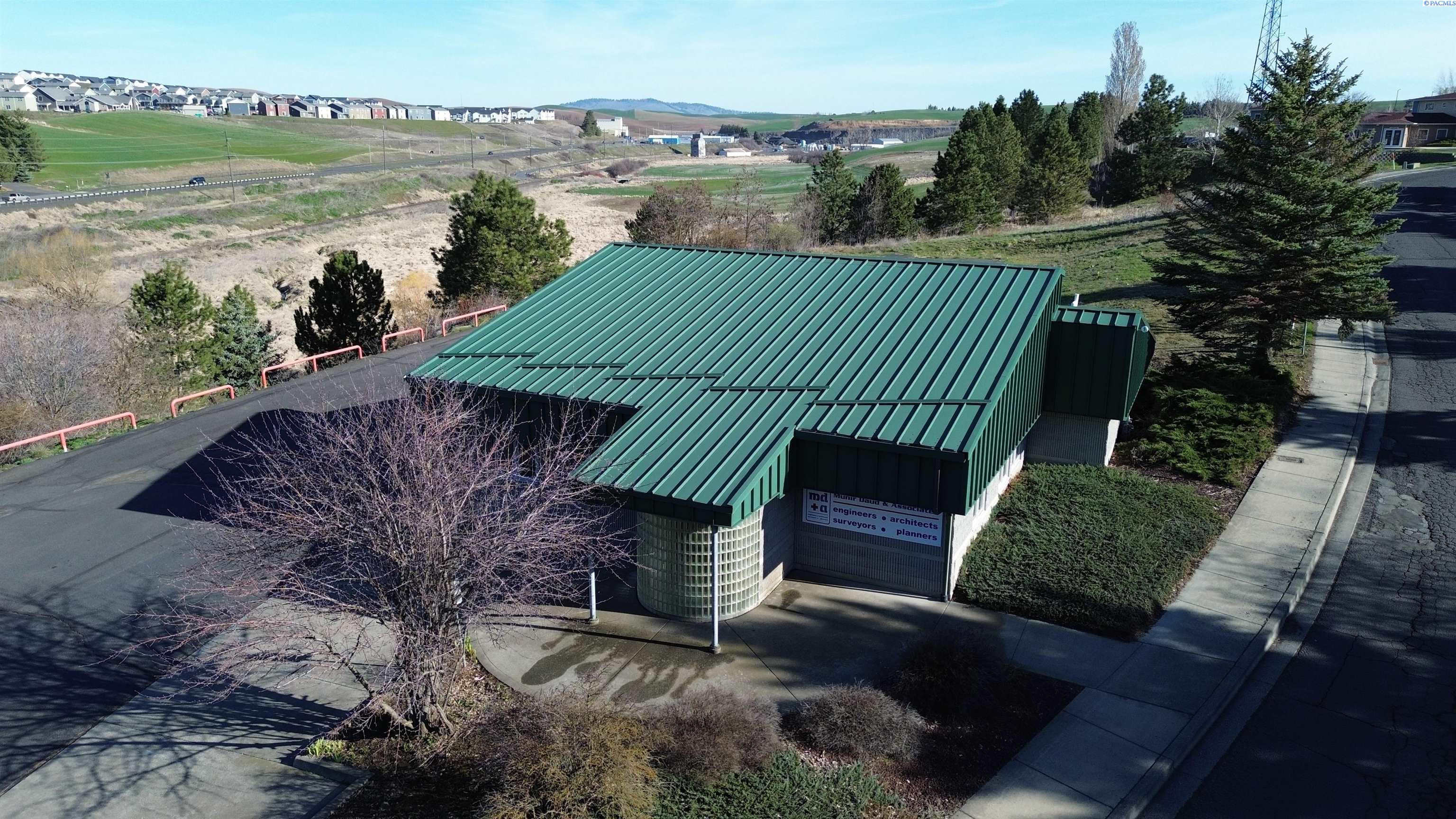 2255 NE Hopkins Ct.