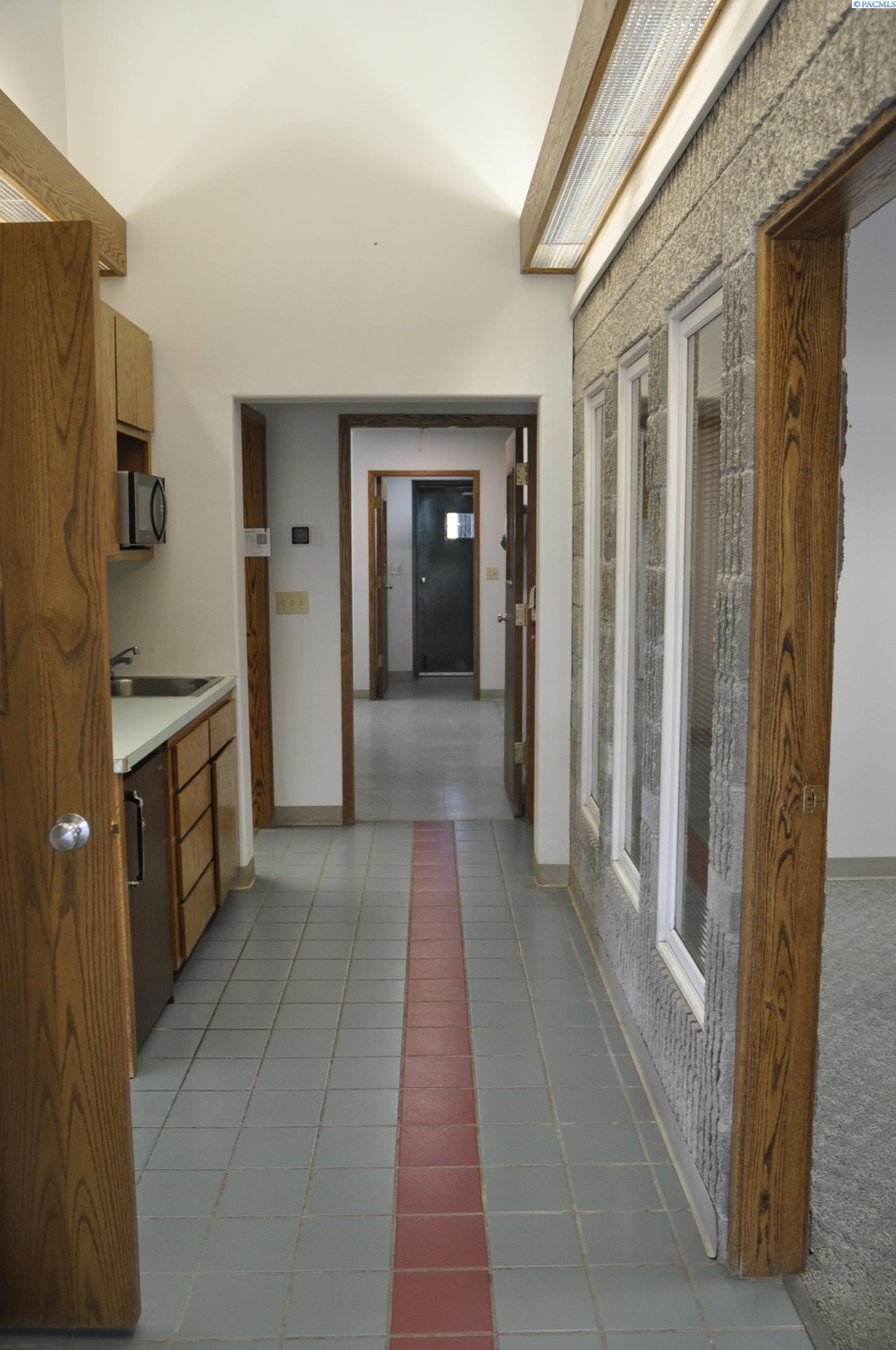 2255 NE Hopkins Ct.