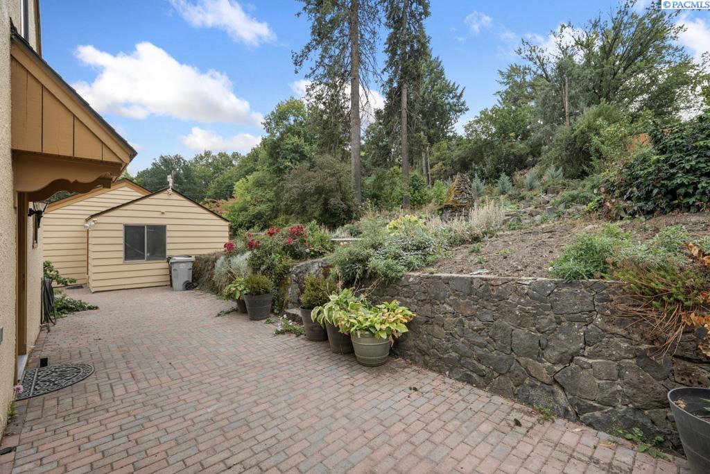 235 SE Pioneer Way