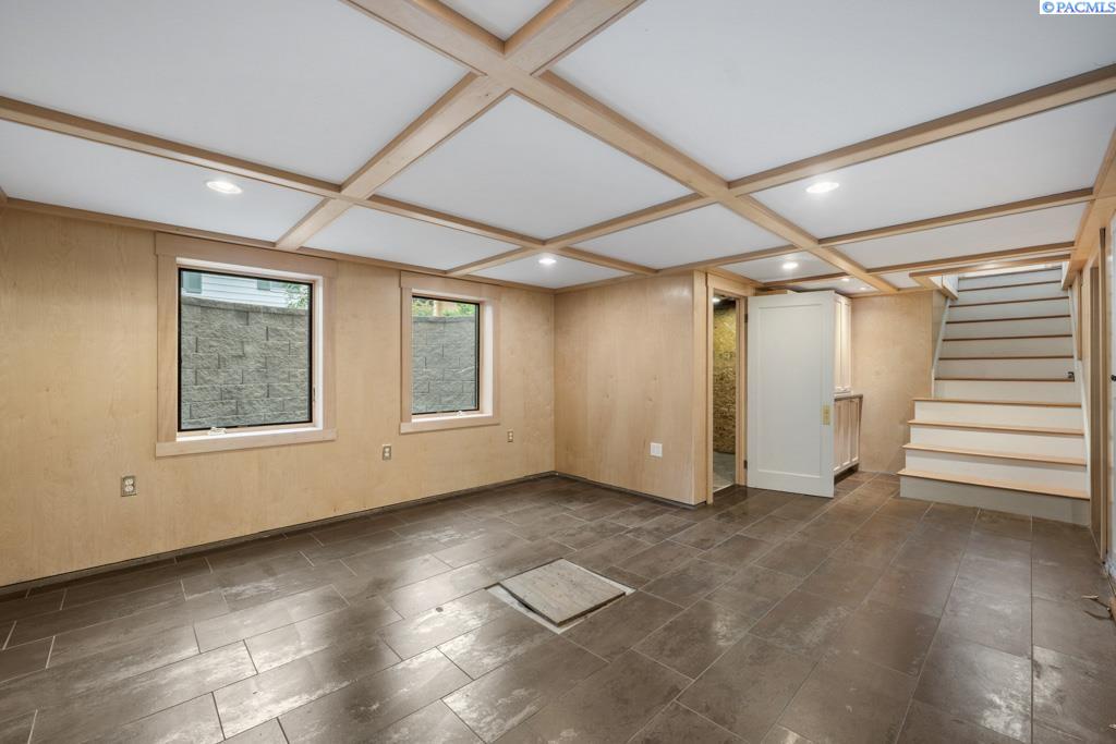 235 SE Pioneer Way