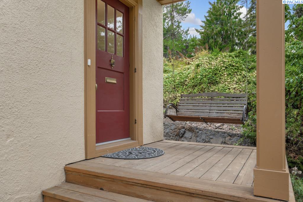 235 SE Pioneer Way
