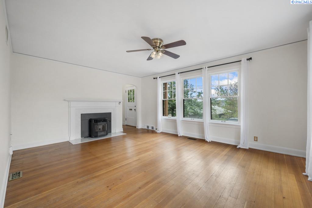 235 SE Pioneer Way