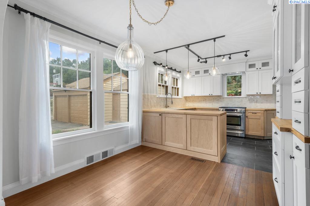 235 SE Pioneer Way
