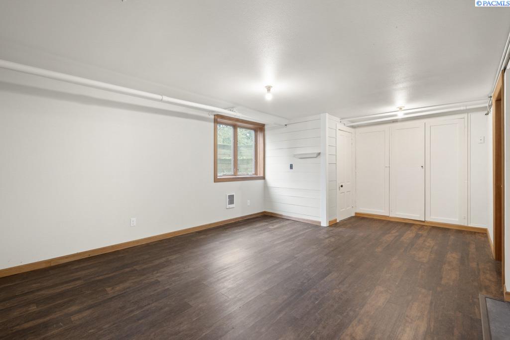 255 SE Pioneer Way