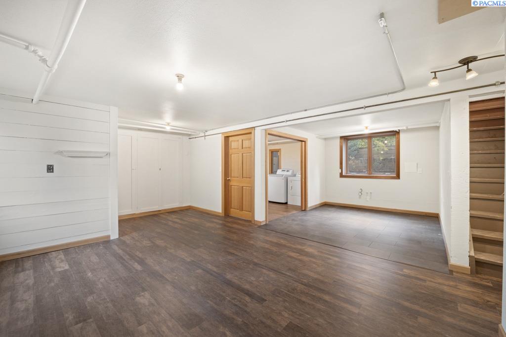 255 SE Pioneer Way