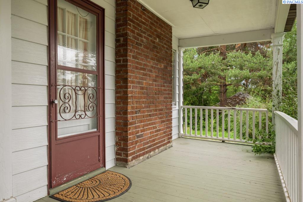 255 SE Pioneer Way