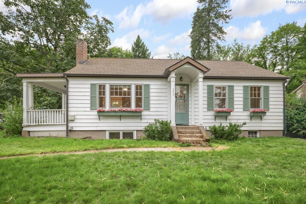 255 SE Pioneer Way