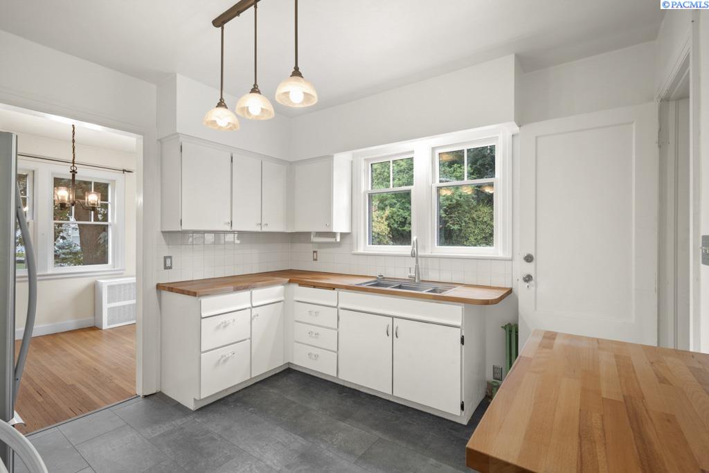 255 SE Pioneer Way