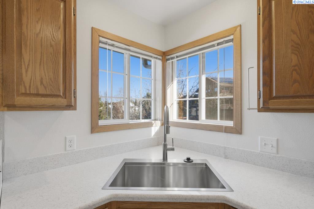 615 SE Alderwood Ct.