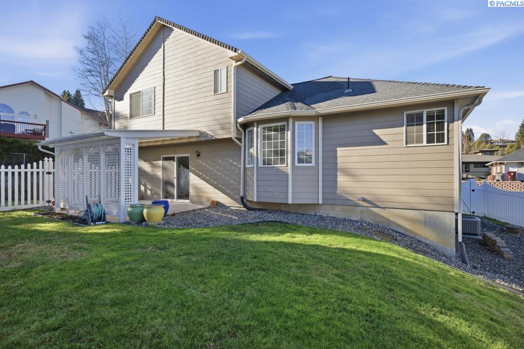 615 SE Alderwood Ct.