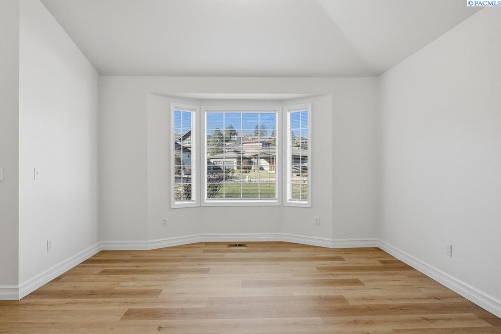 615 SE Alderwood Ct.