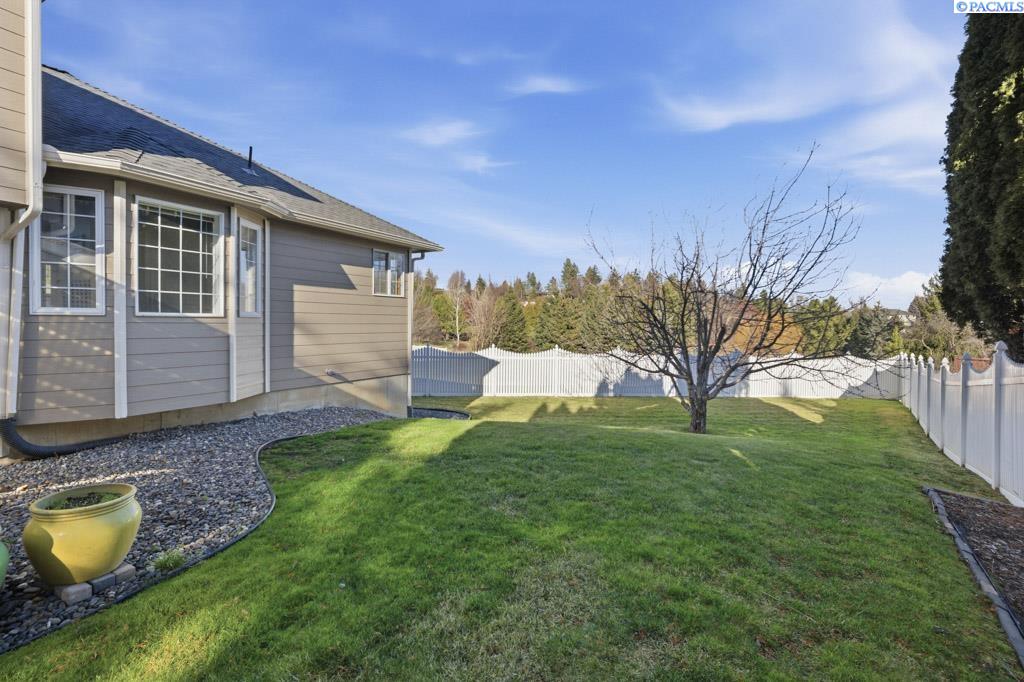 615 SE Alderwood Ct.