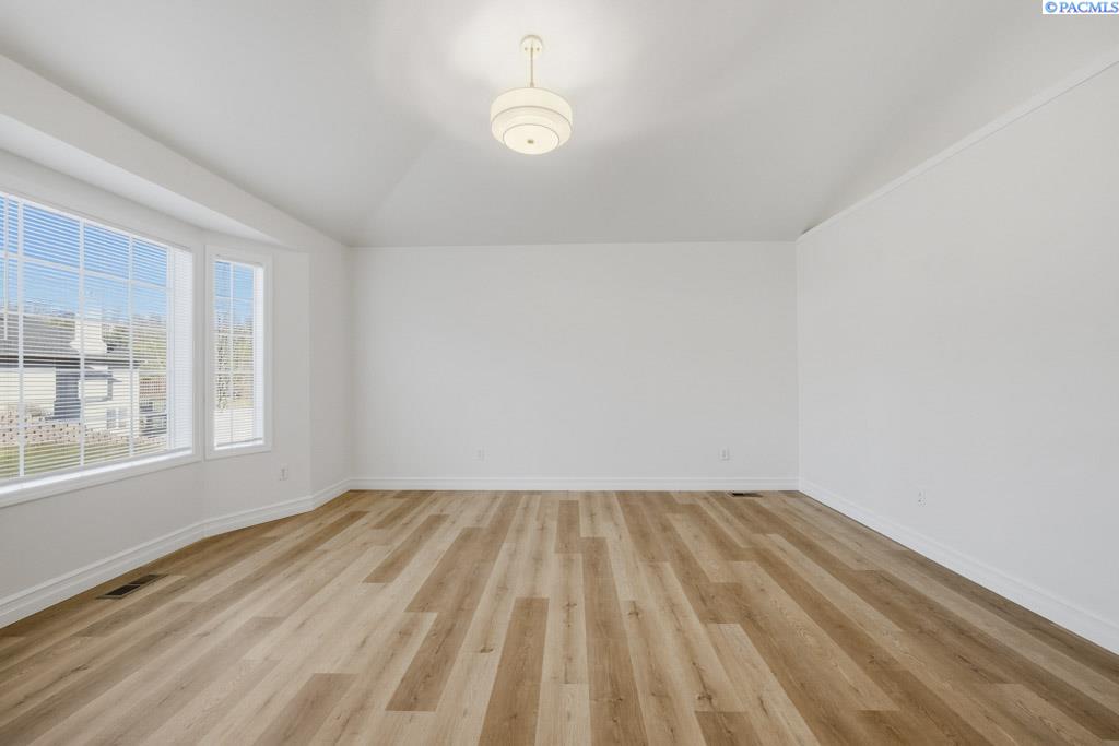 615 SE Alderwood Ct.