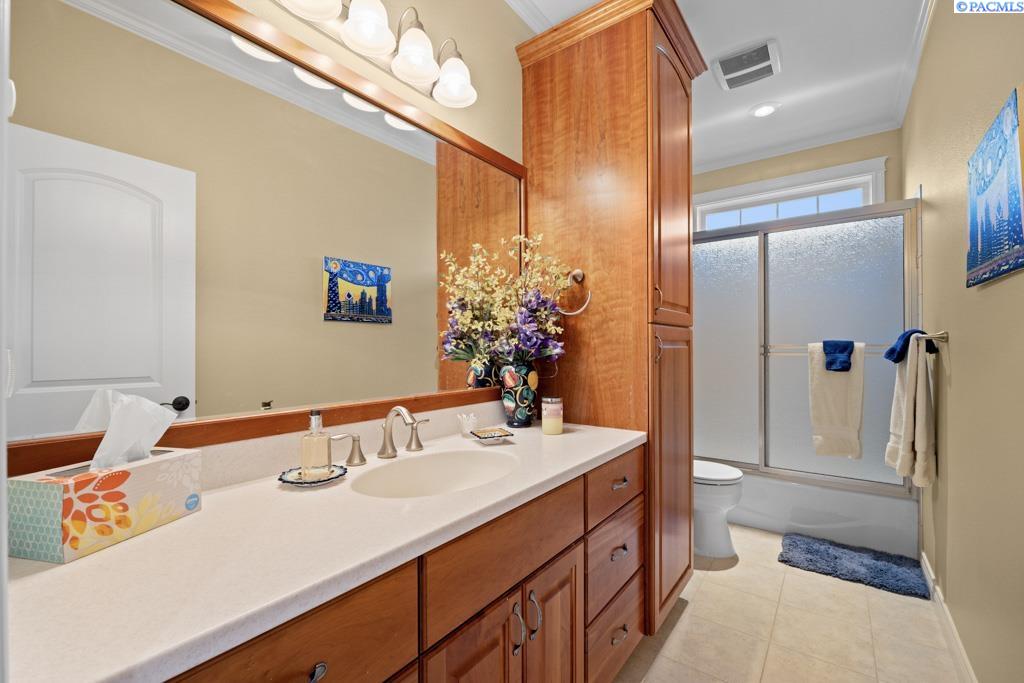 520 SW Sundance Ct.