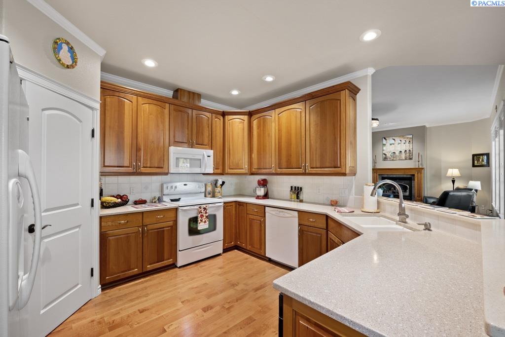 520 SW Sundance Ct.