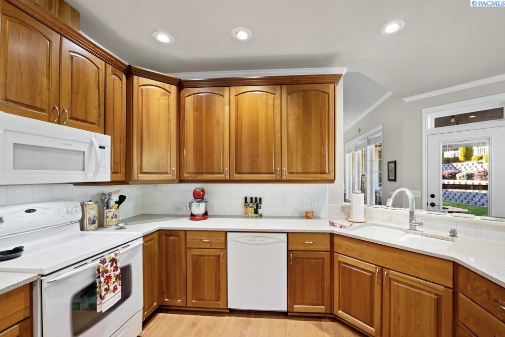 520 SW Sundance Ct.