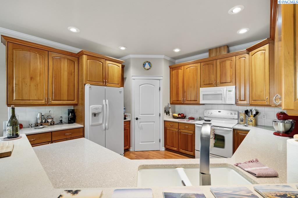 520 SW Sundance Ct.