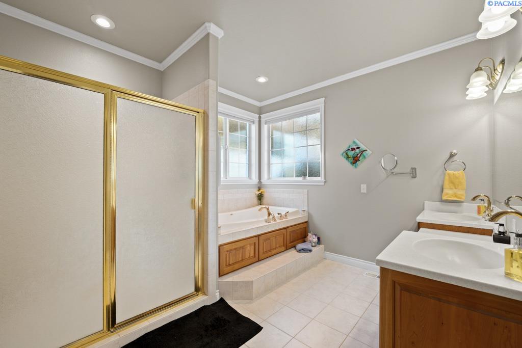 520 SW Sundance Ct.