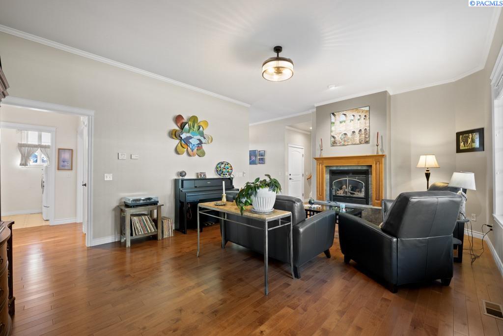 520 SW Sundance Ct.