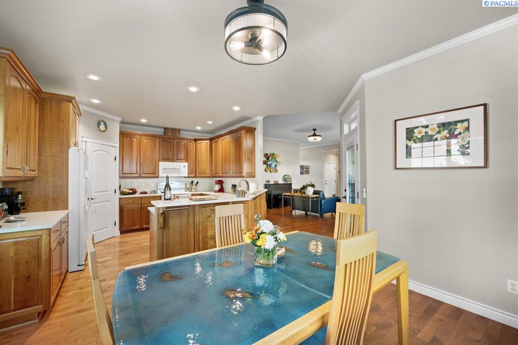 520 SW Sundance Ct.