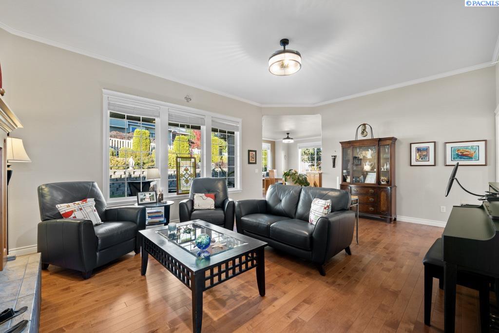 520 SW Sundance Ct.