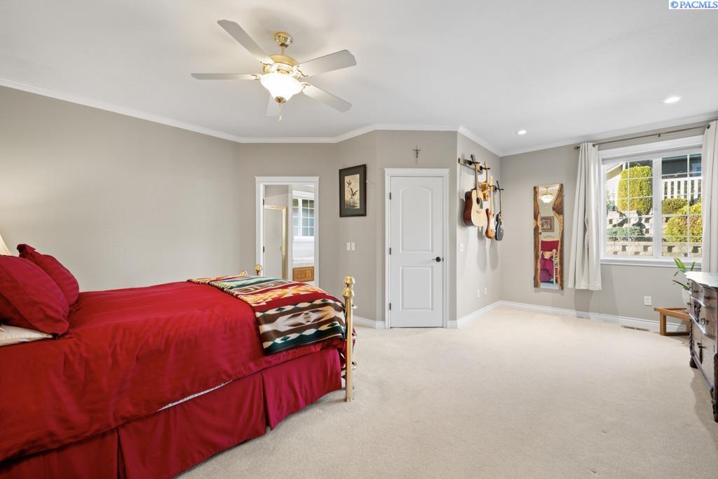 520 SW Sundance Ct.