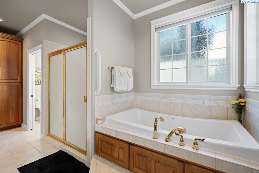 520 SW Sundance Ct.