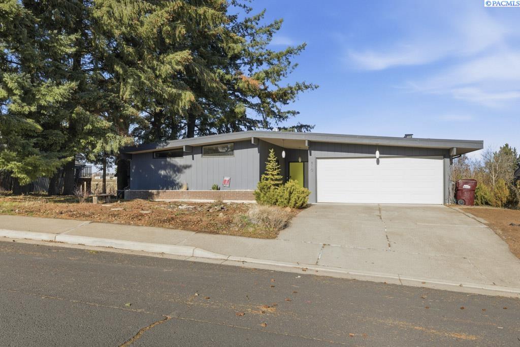 810 SW Alcora DR