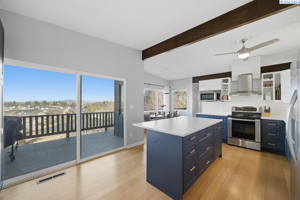 810 SW Alcora DR