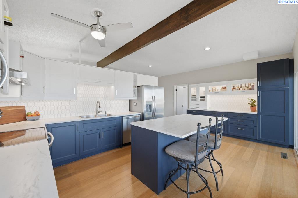 810 SW Alcora DR