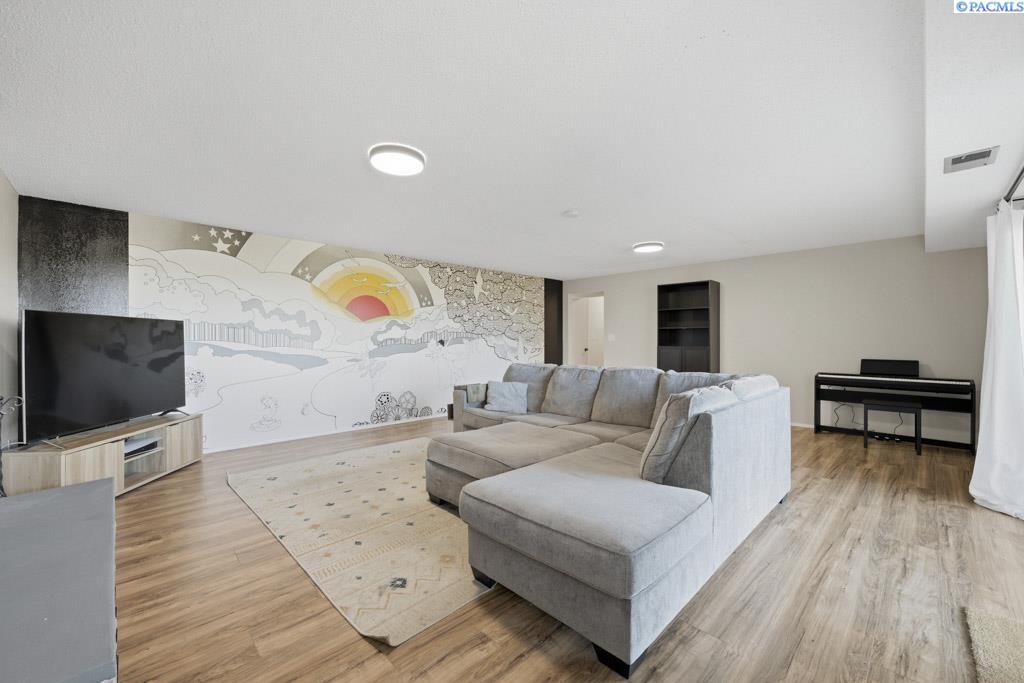 810 SW Alcora DR