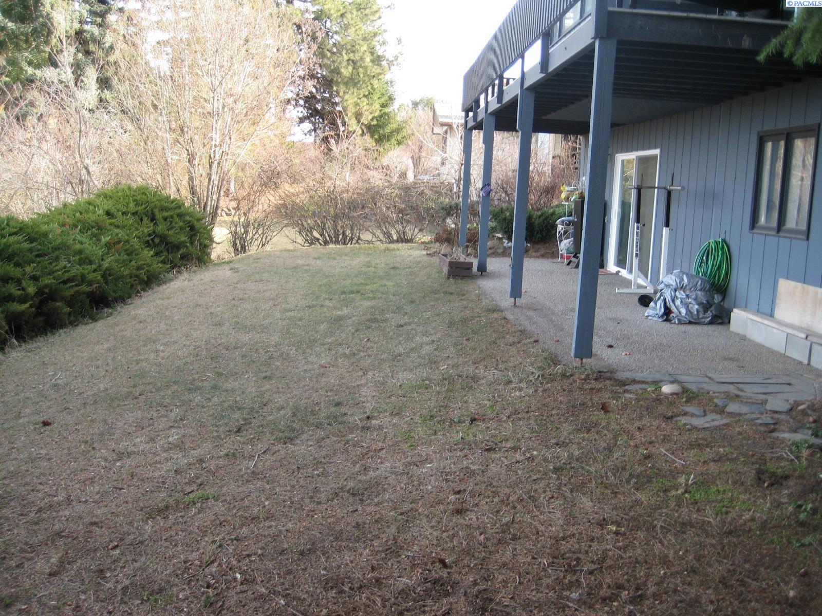 810 SW Alcora DR