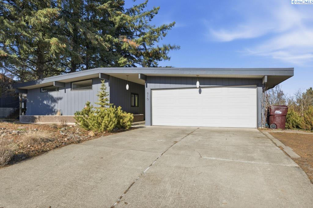 810 SW Alcora DR