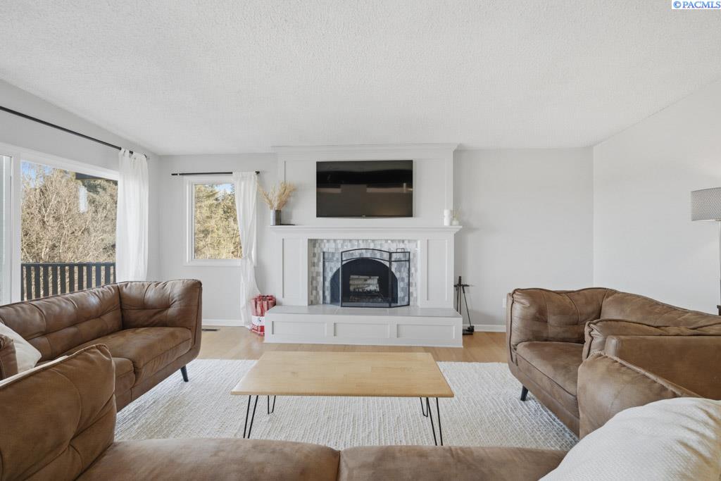 810 SW Alcora DR