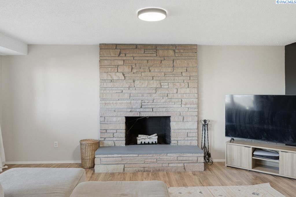 810 SW Alcora DR