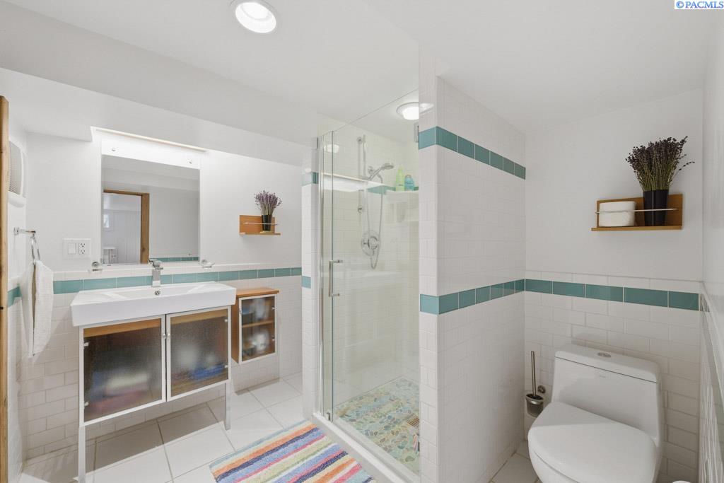 240 SW Blaine Street