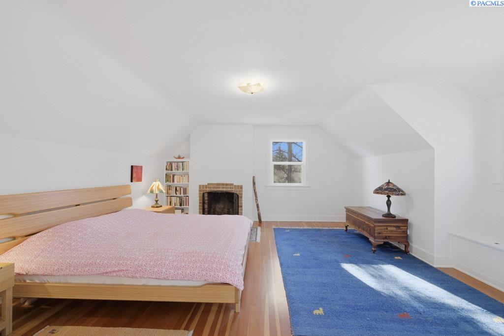 240 SW Blaine Street