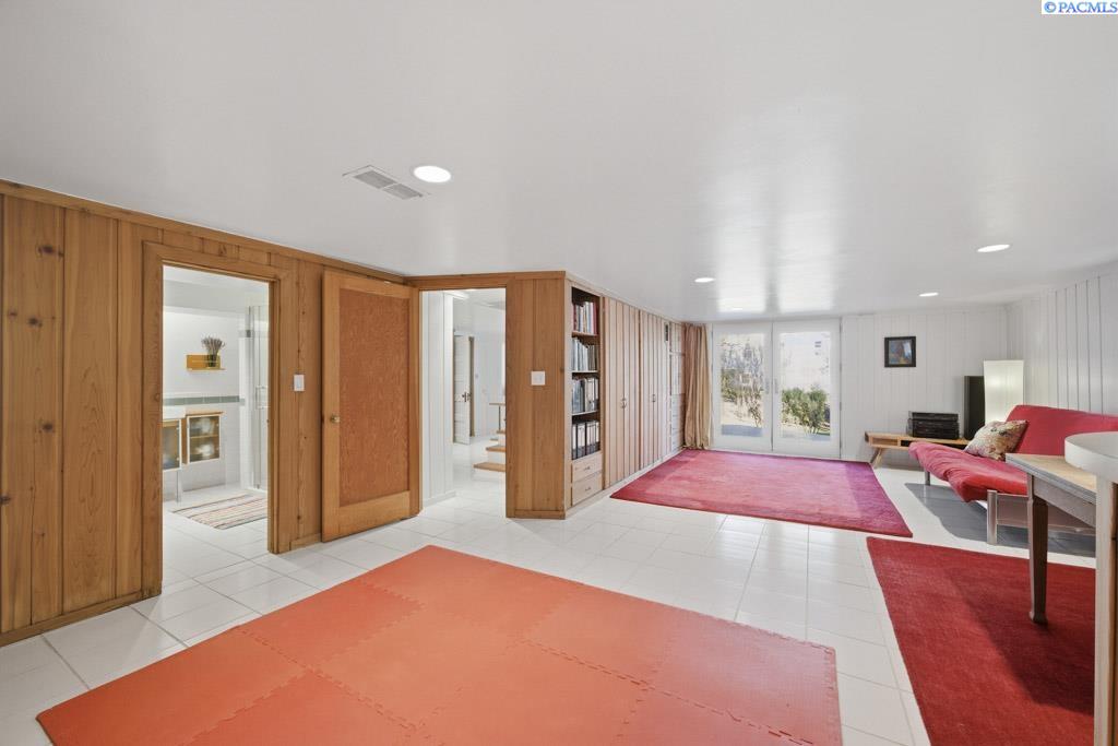 240 SW Blaine Street