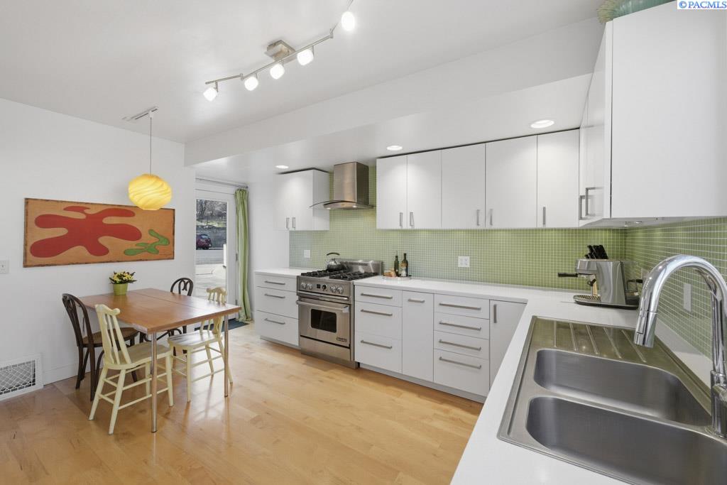 240 SW Blaine Street