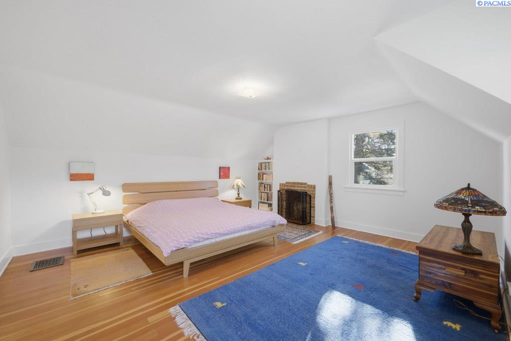 240 SW Blaine Street