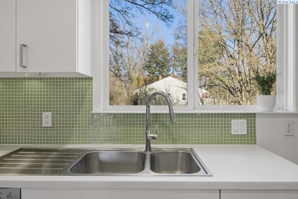 240 SW Blaine Street