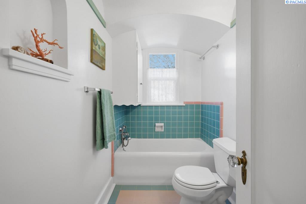 240 SW Blaine Street