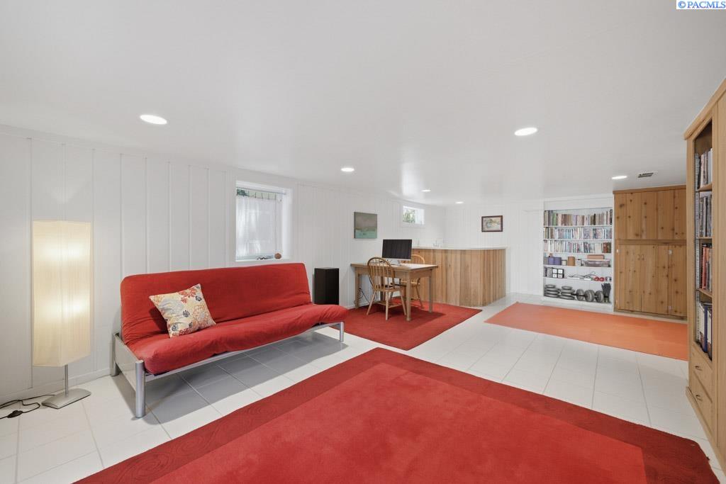 240 SW Blaine Street