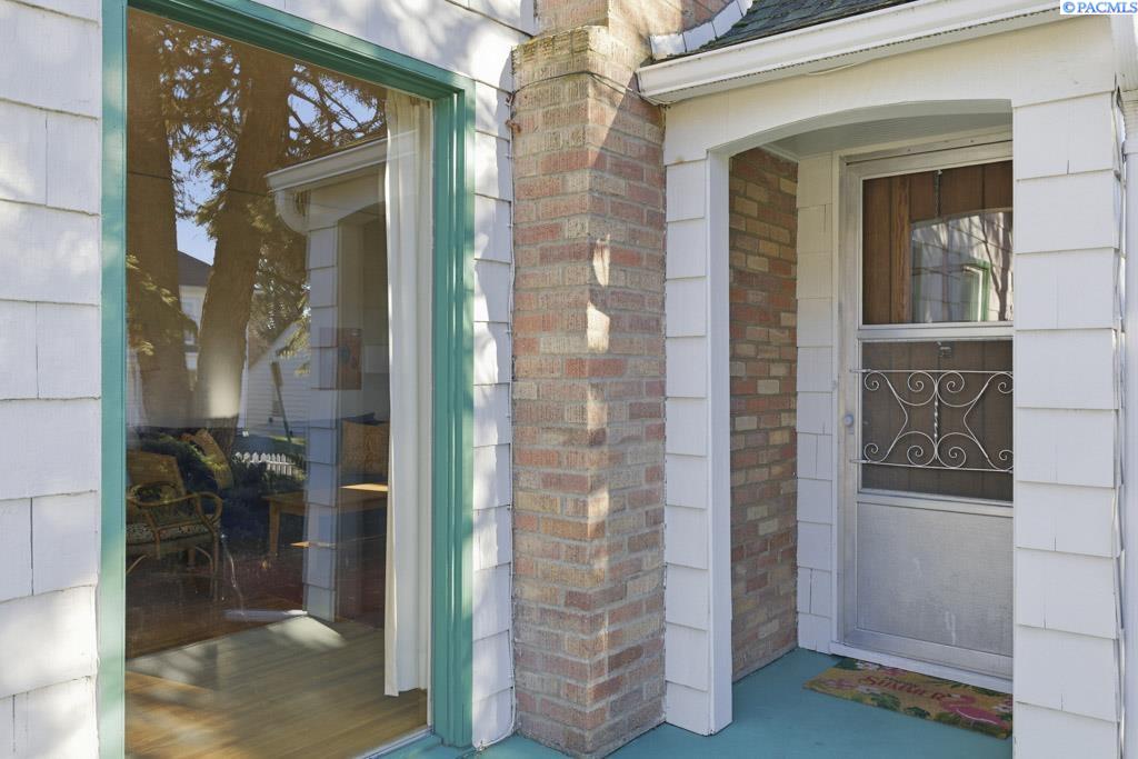 240 SW Blaine Street