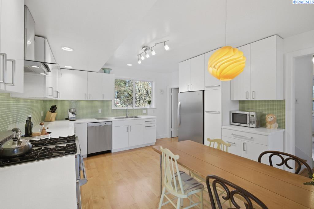 240 SW Blaine Street