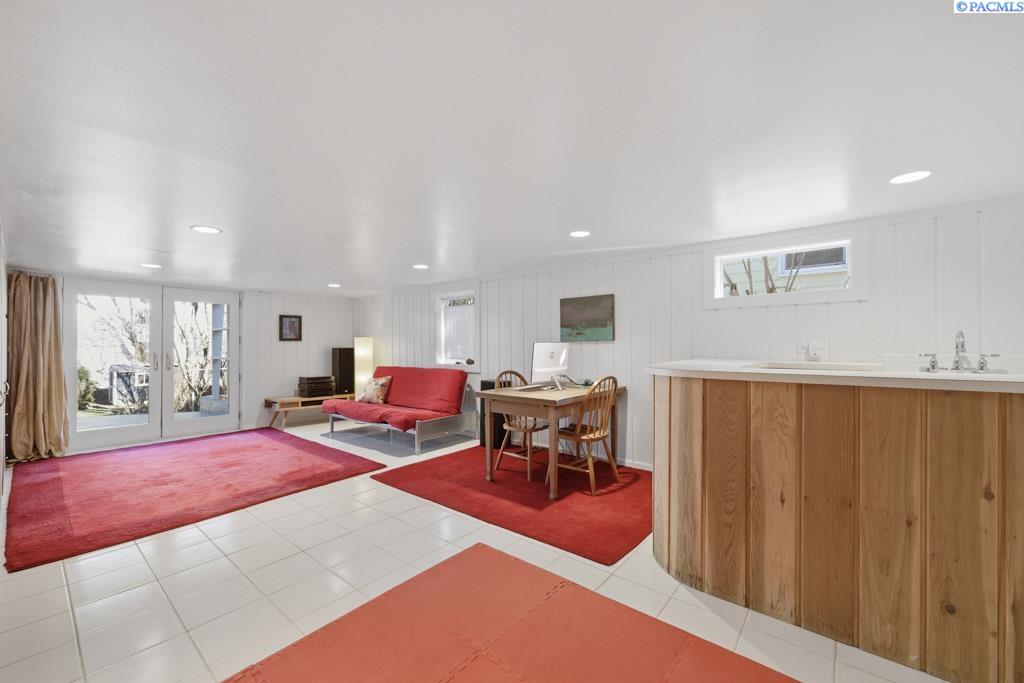 240 SW Blaine Street