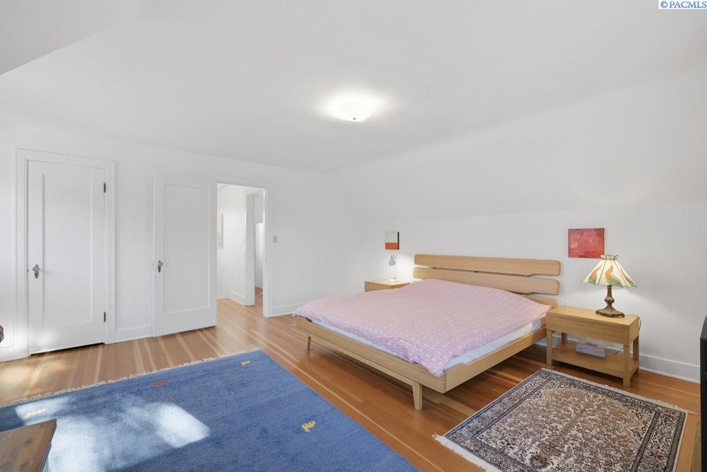 240 SW Blaine Street