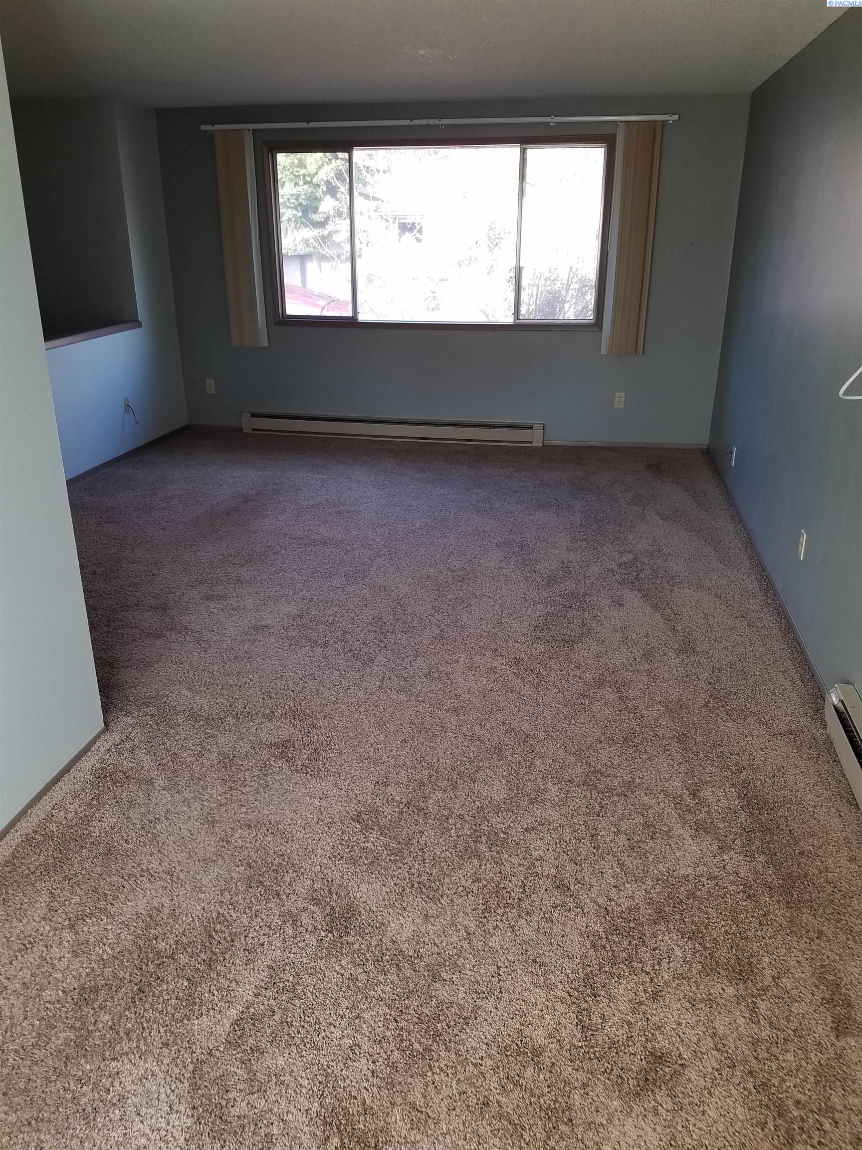 325 NW THOMAS STREET