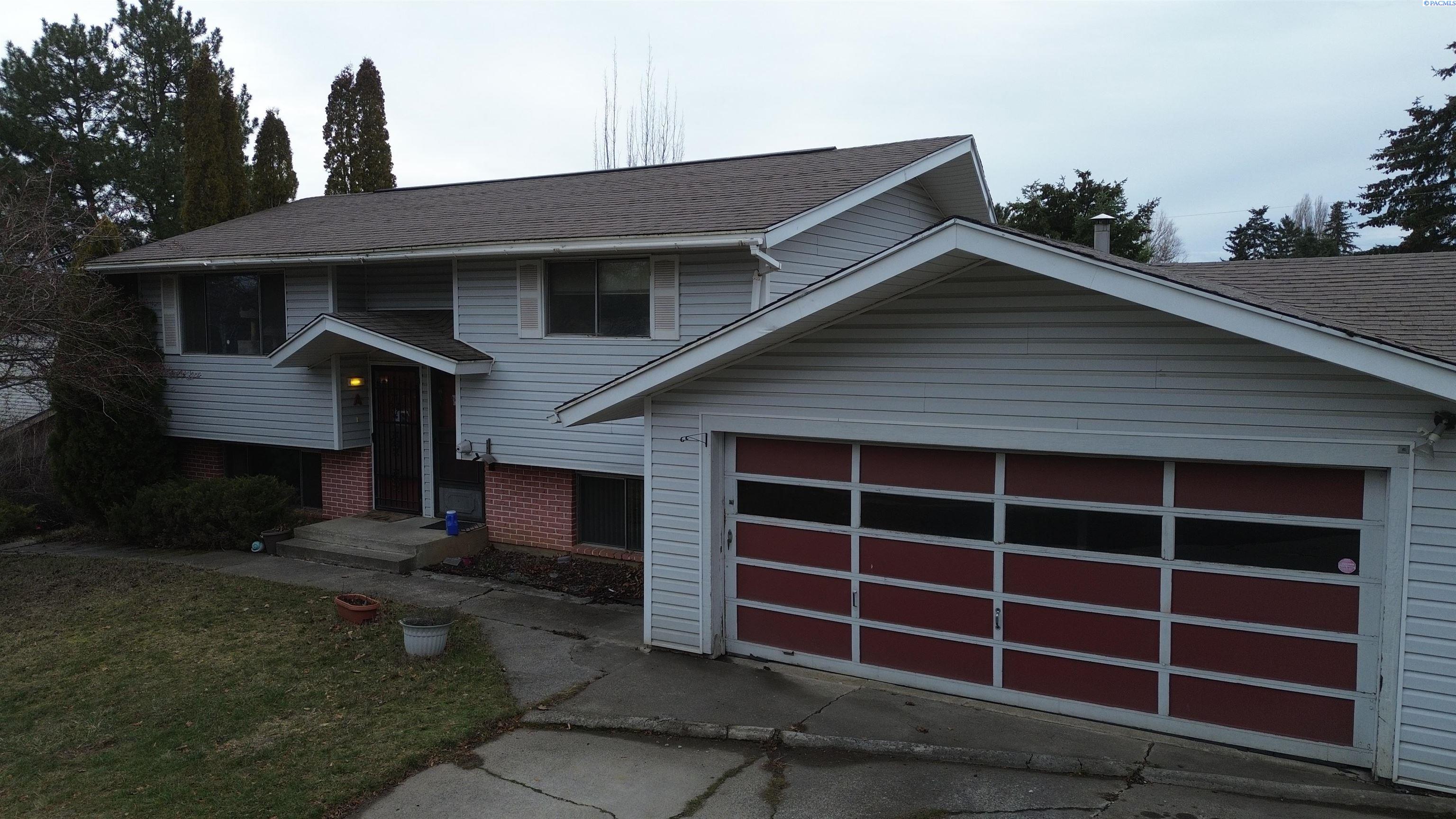 325 NW THOMAS STREET