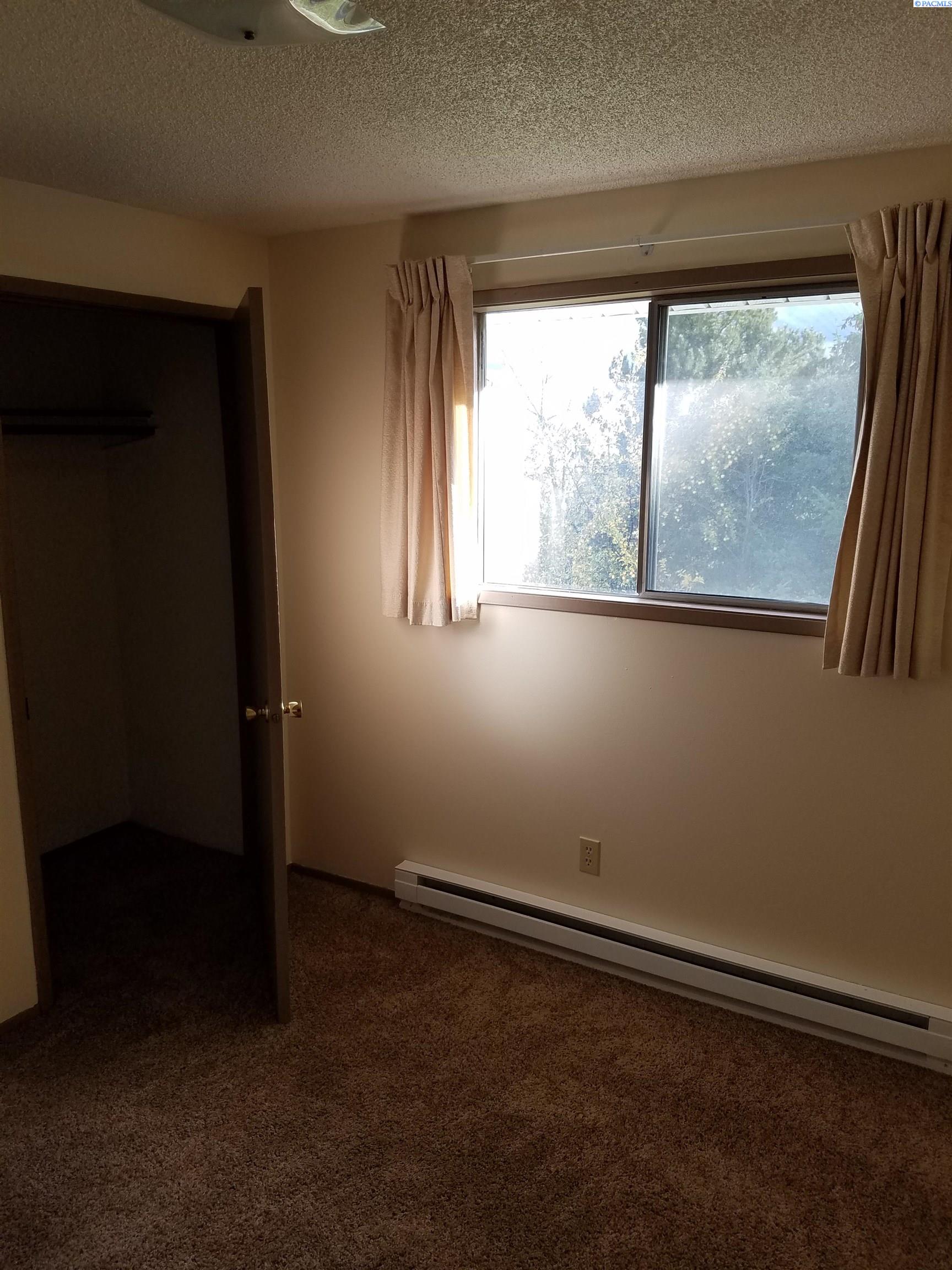 325 NW THOMAS STREET